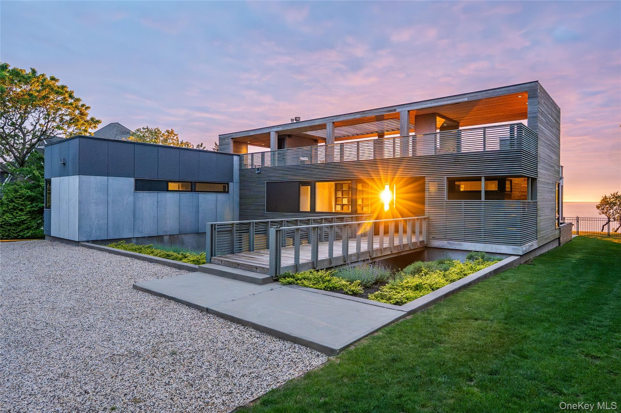 470 Lloyds Lane thumbnail 2