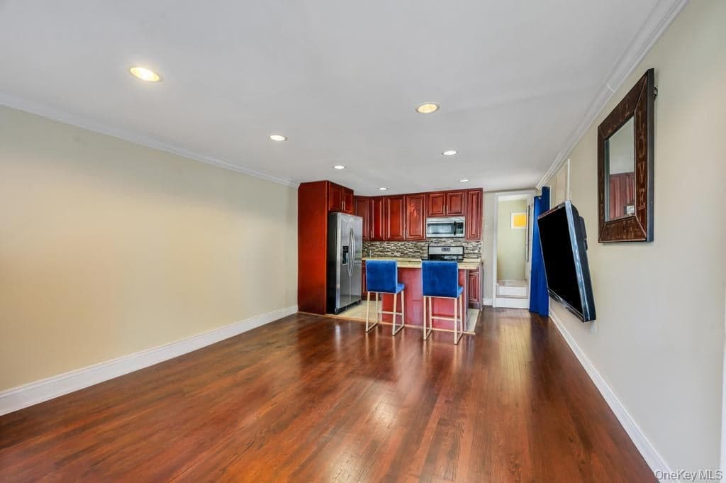 1536 E 51st Street thumbnail 3