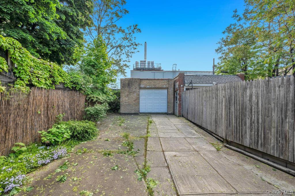 1536 E 51st Street thumbnail 29