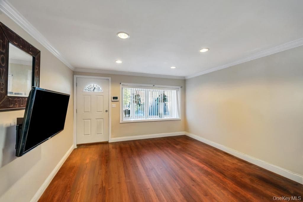 1536 E 51st Street thumbnail 4