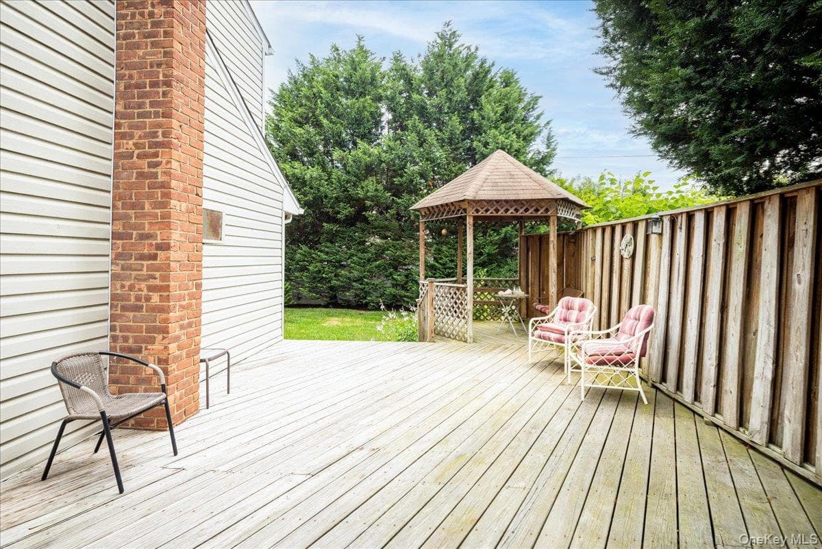 10 Seneca Drive thumbnail 22