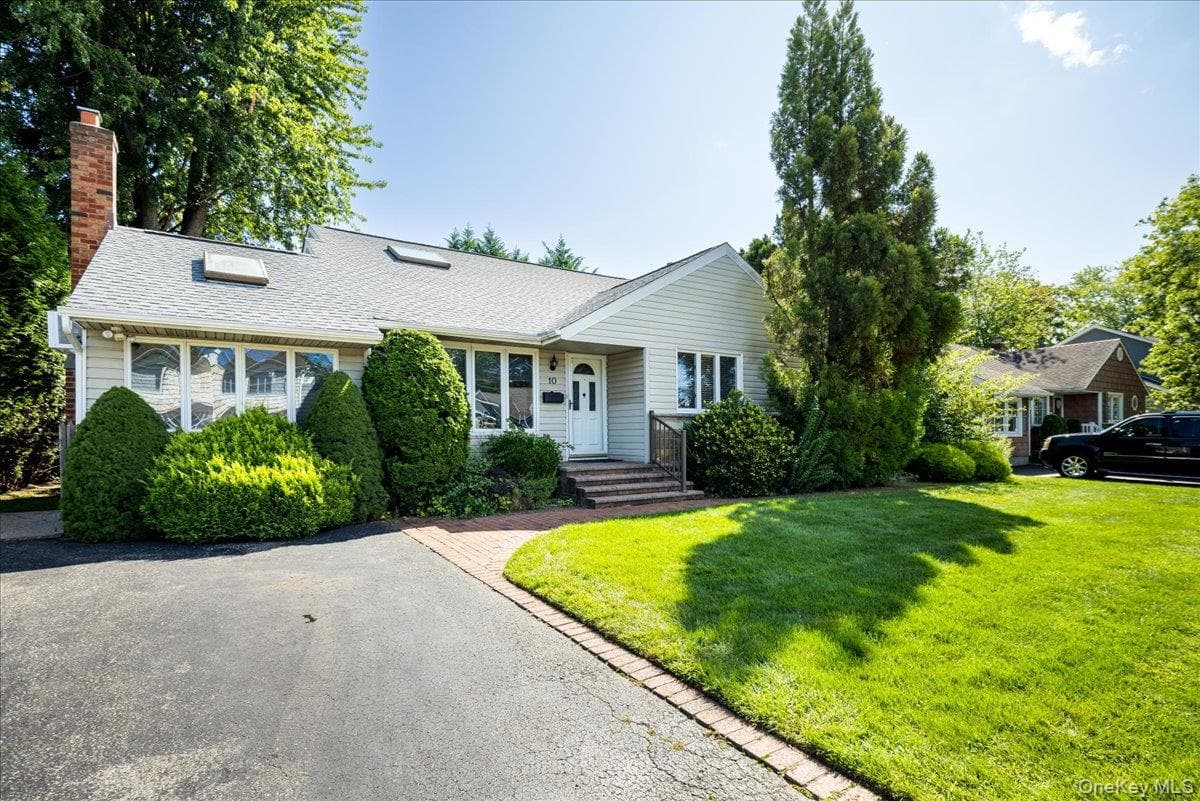 10 Seneca Drive thumbnail 3