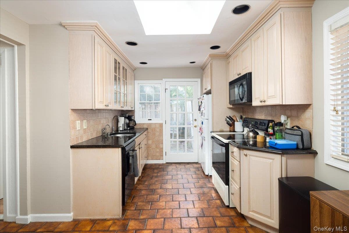 10 Seneca Drive thumbnail 9