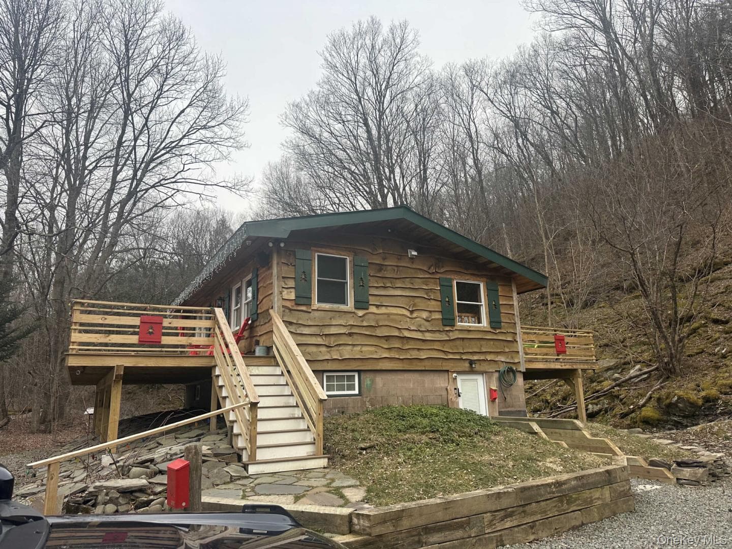 989 Chiloway Road thumbnail 2