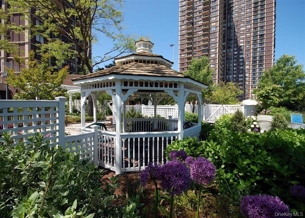 27110 Grand Central Parkway Unit: 33D thumbnail 27