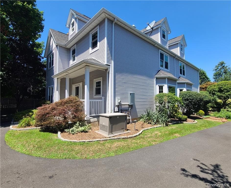 76 Smith Avenue thumbnail 2