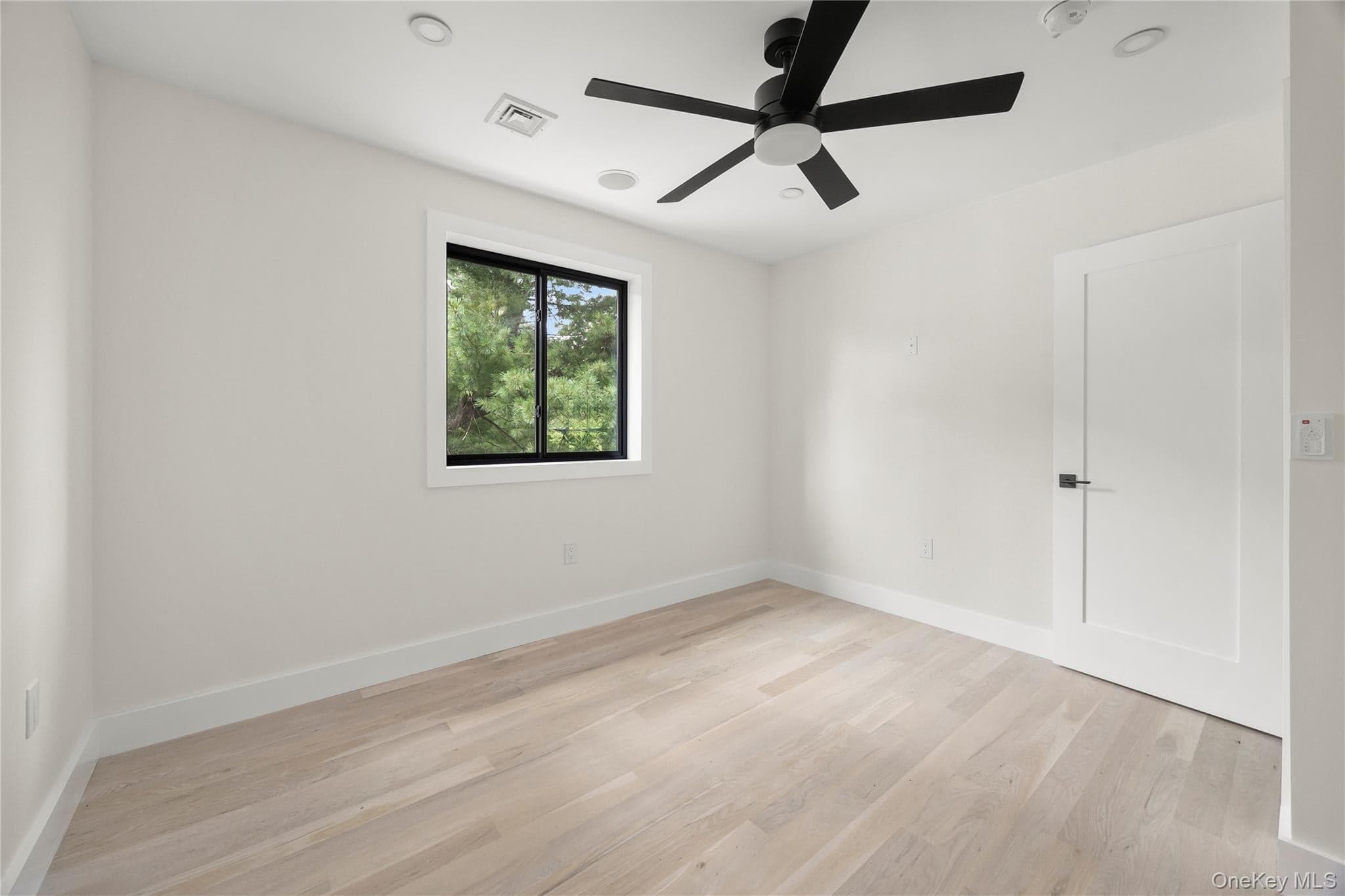 35 Harry Howard Avenue thumbnail 28