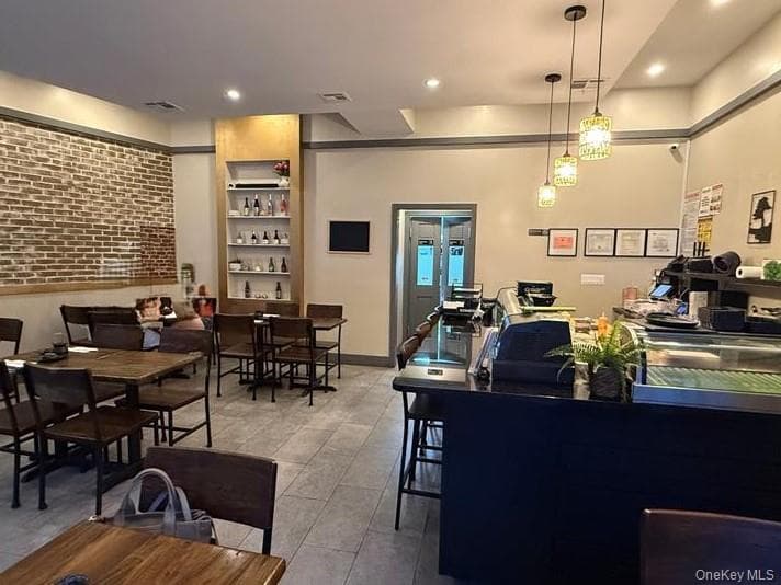 242-03 Northern Boulevard, Douglaston