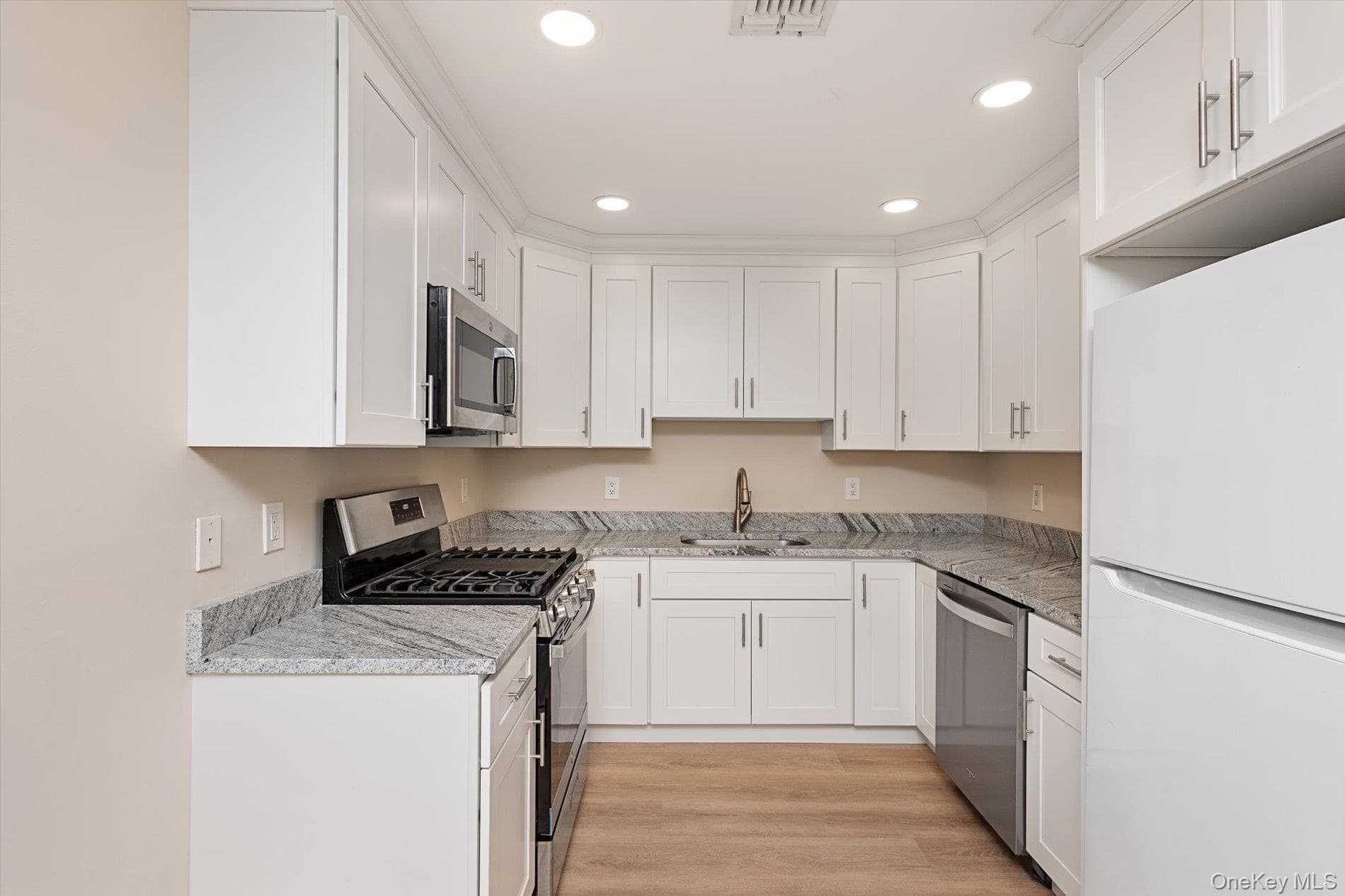 991 Madeira Boulevard thumbnail 5