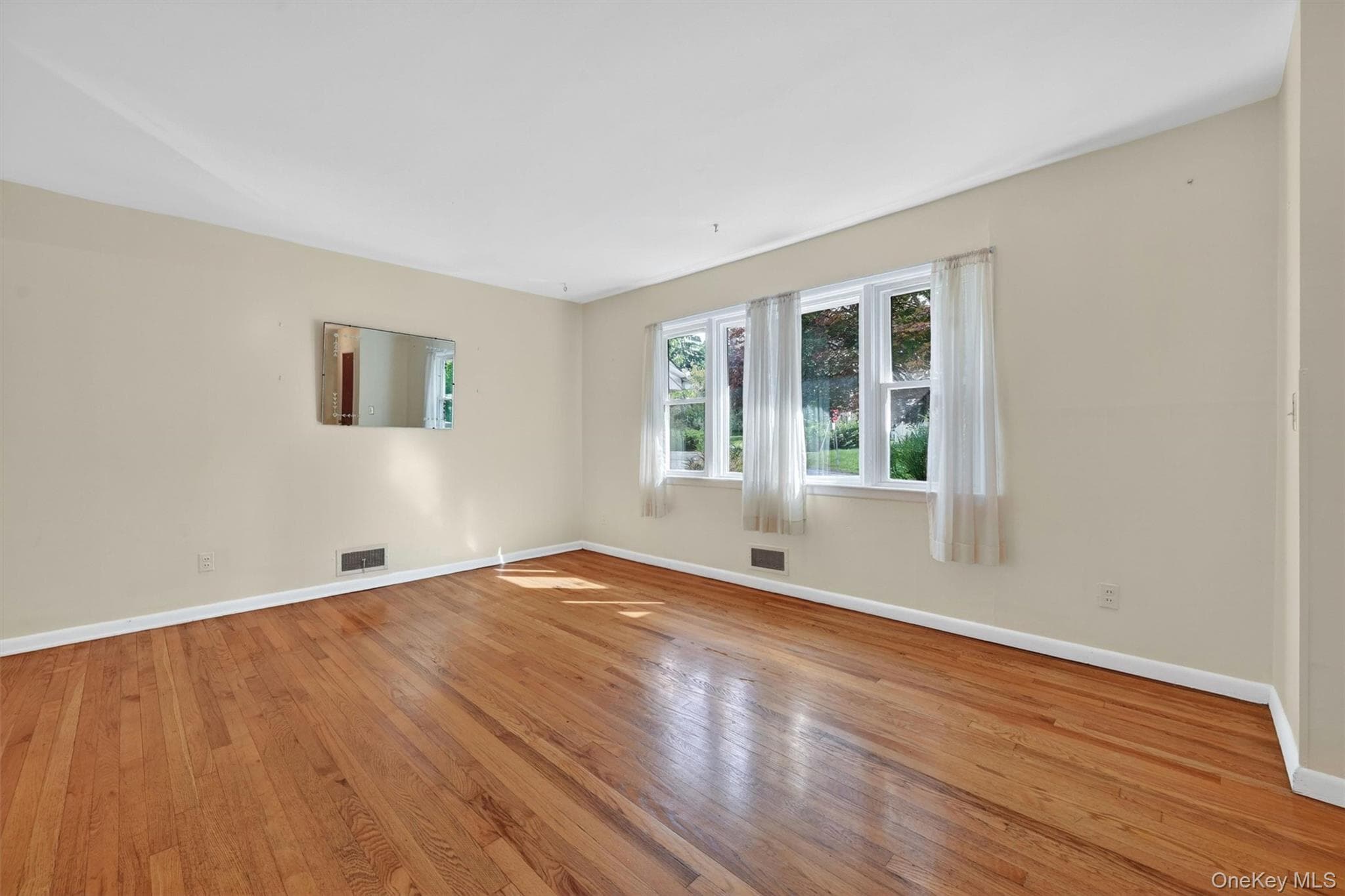 2 Curie Road thumbnail 6