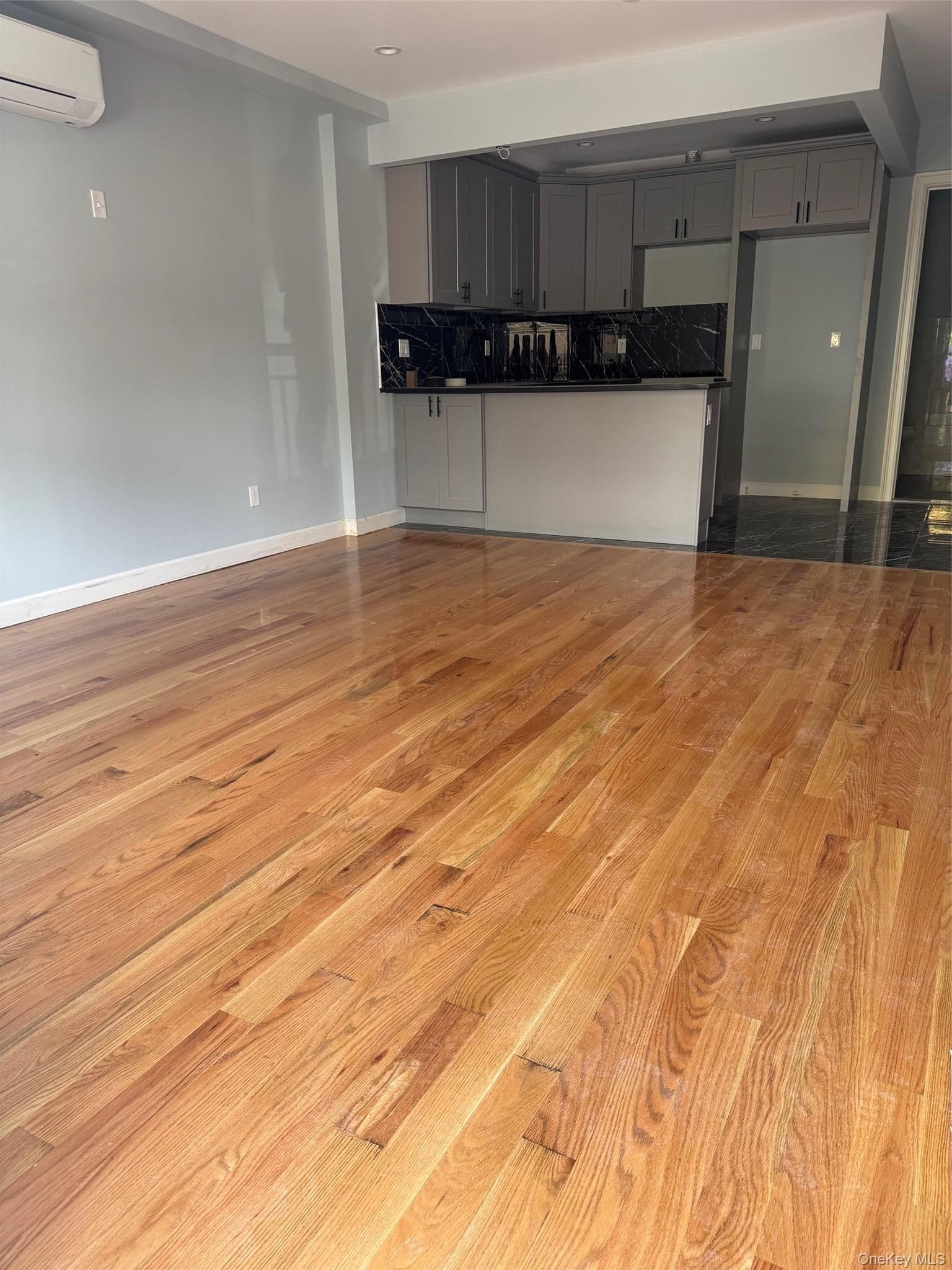 452 Glenmore Avenue thumbnail 2