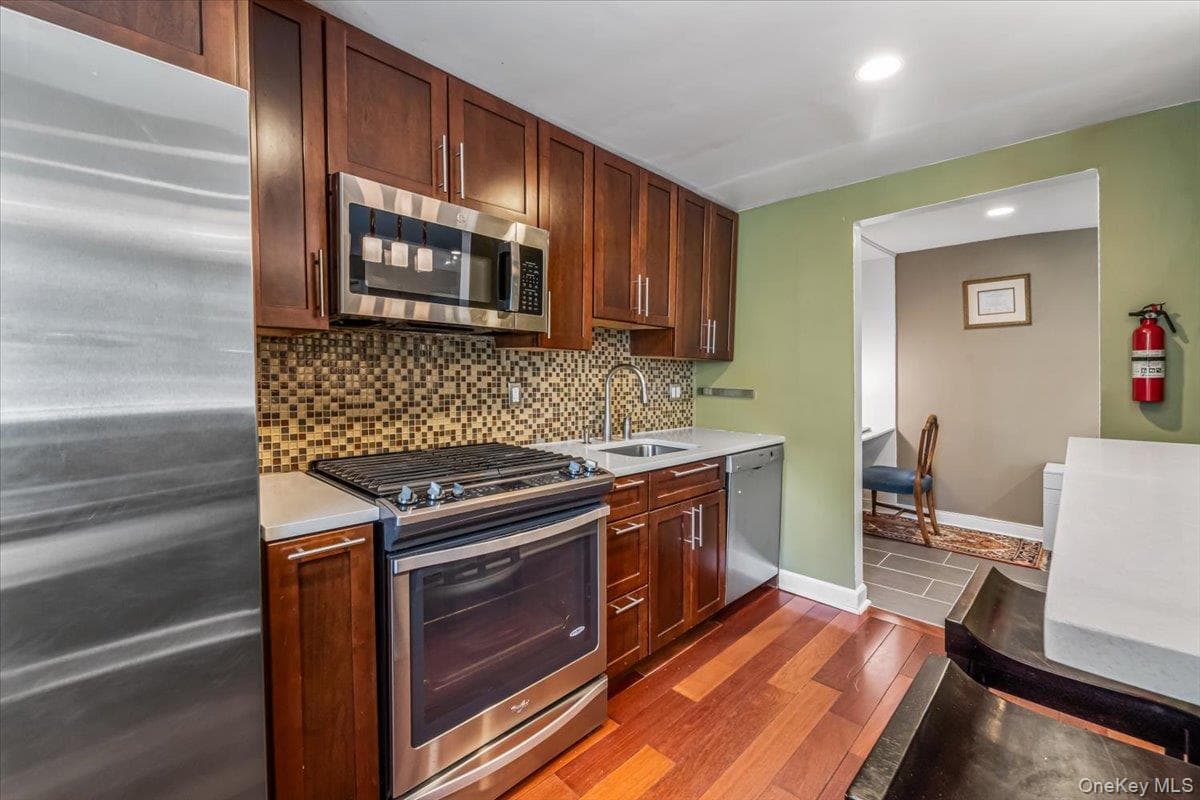 604 Tompkins Avenue Unit: A2 thumbnail 9