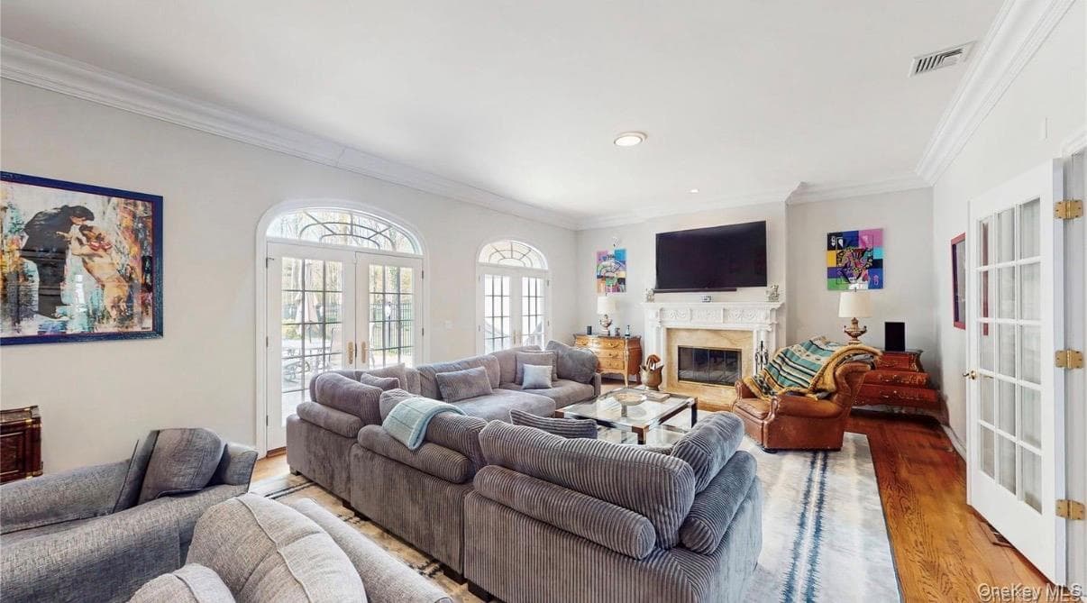406 Duck Pond Rd thumbnail 5