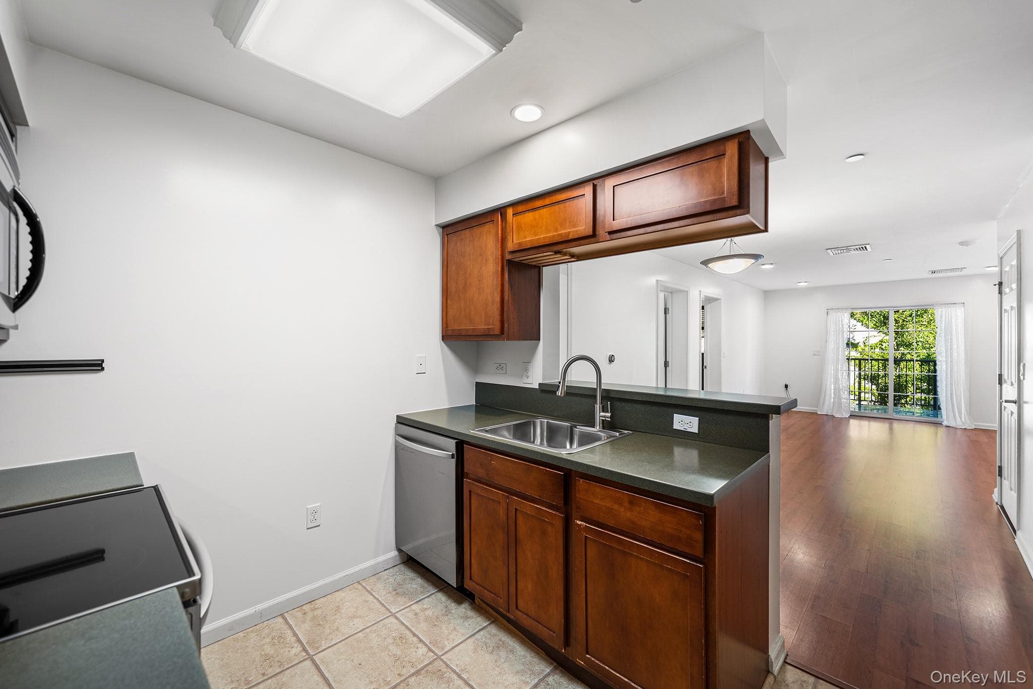 5 Minerva Place Unit: 2C thumbnail 13