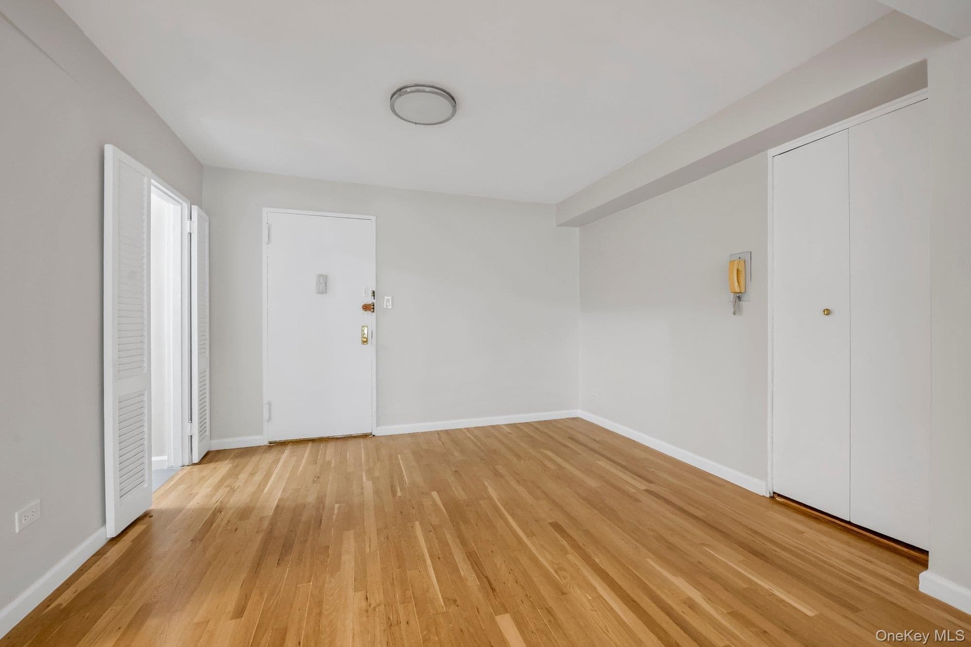 142-05 Roosevelt Avenue Unit: 320 thumbnail 8