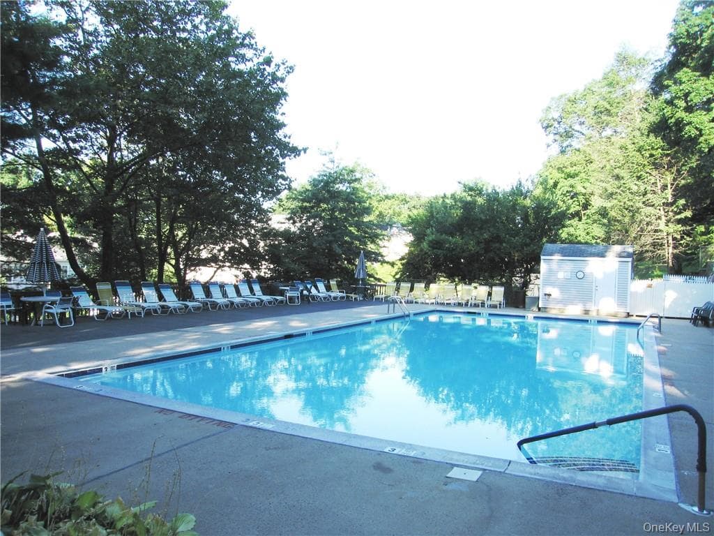 13 Carrollwood Drive thumbnail 10