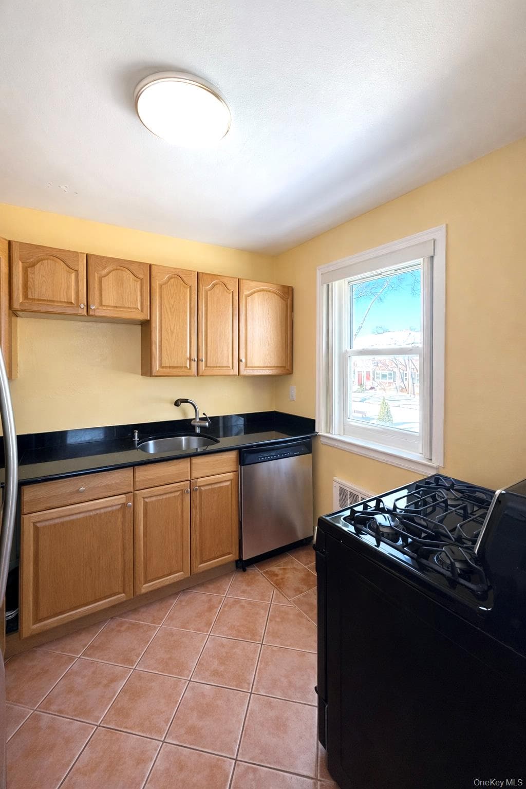 6758 152 Street Unit: B thumbnail 6