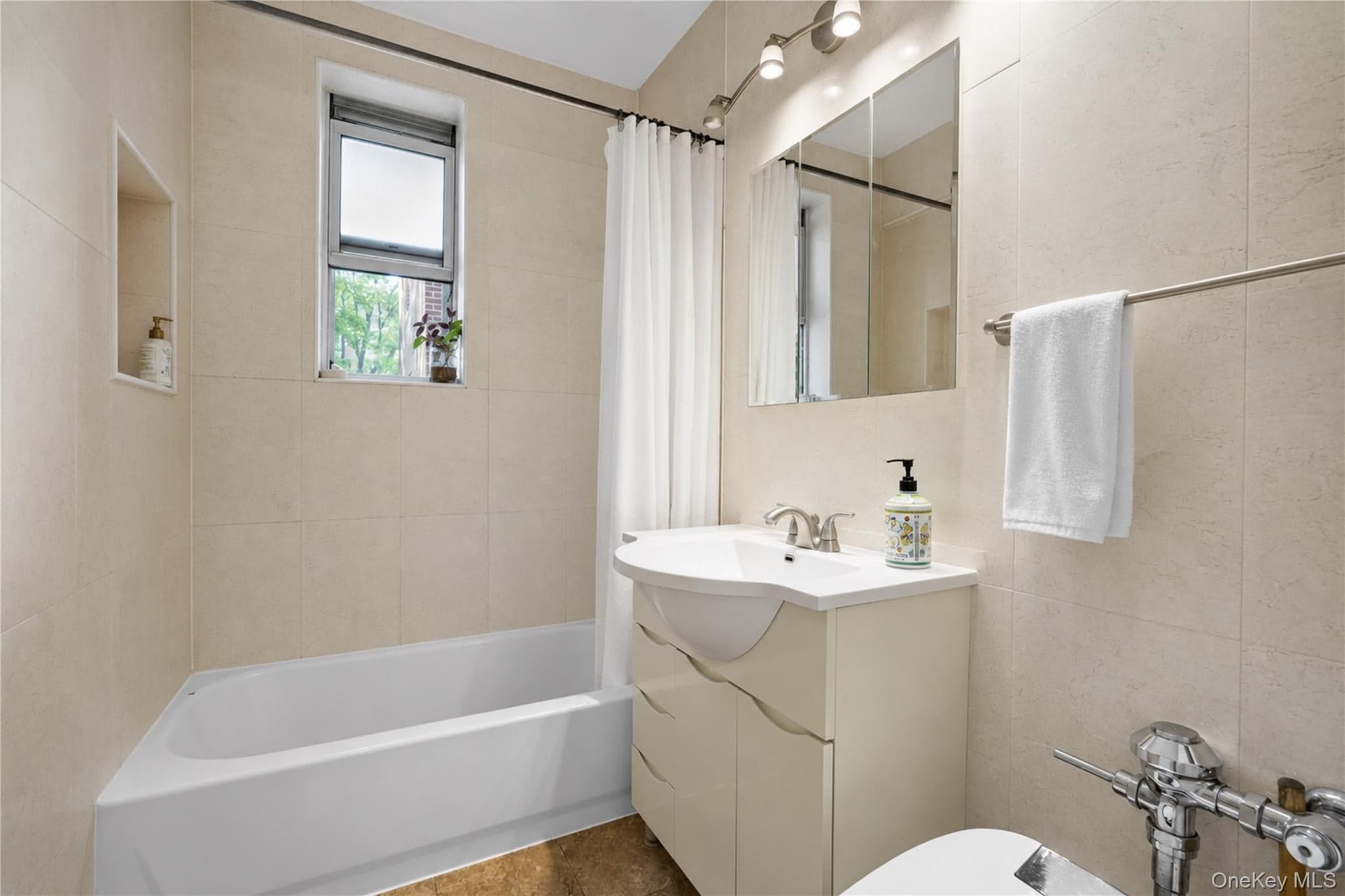 27-10 Parsons Boulevard Unit: 4B thumbnail 11
