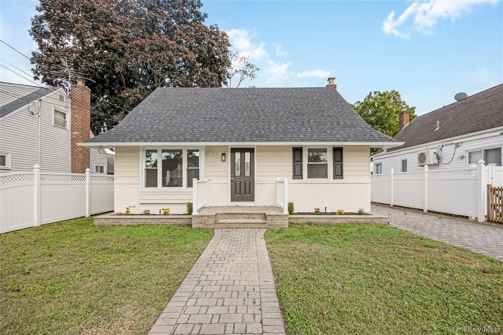 200 Raff Avenue photo 1