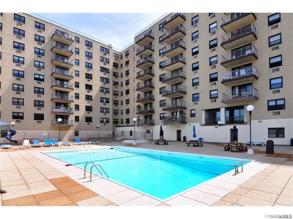 1085 Warburton Avenue Unit: 307 thumbnail 2