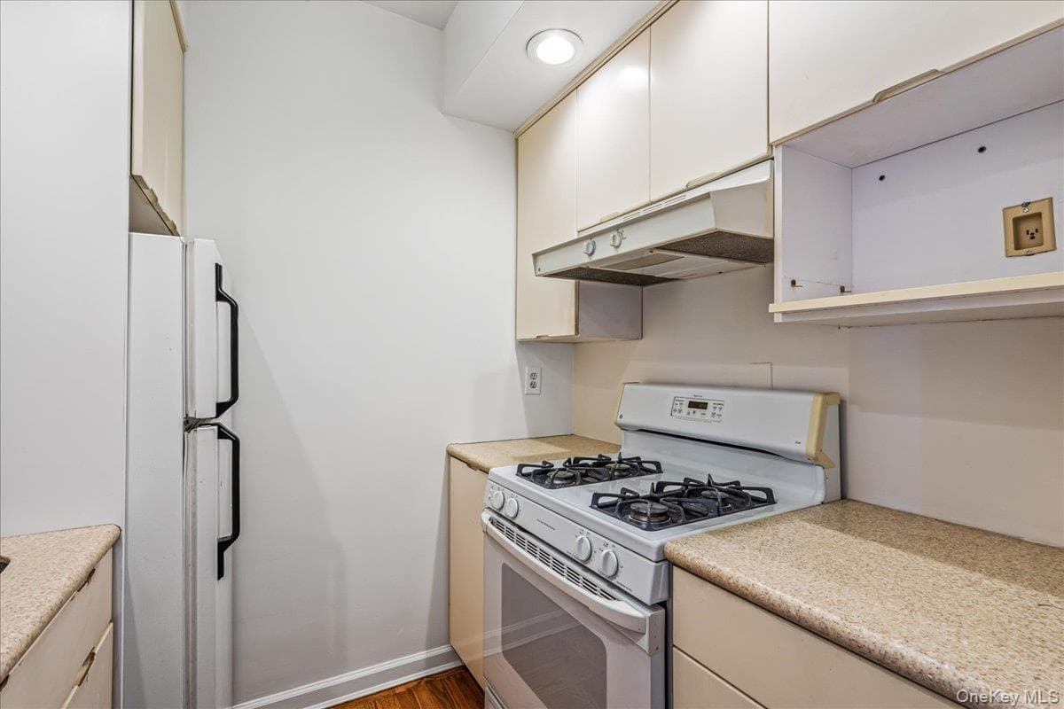 18-15 215th Street Unit: 17L thumbnail 13