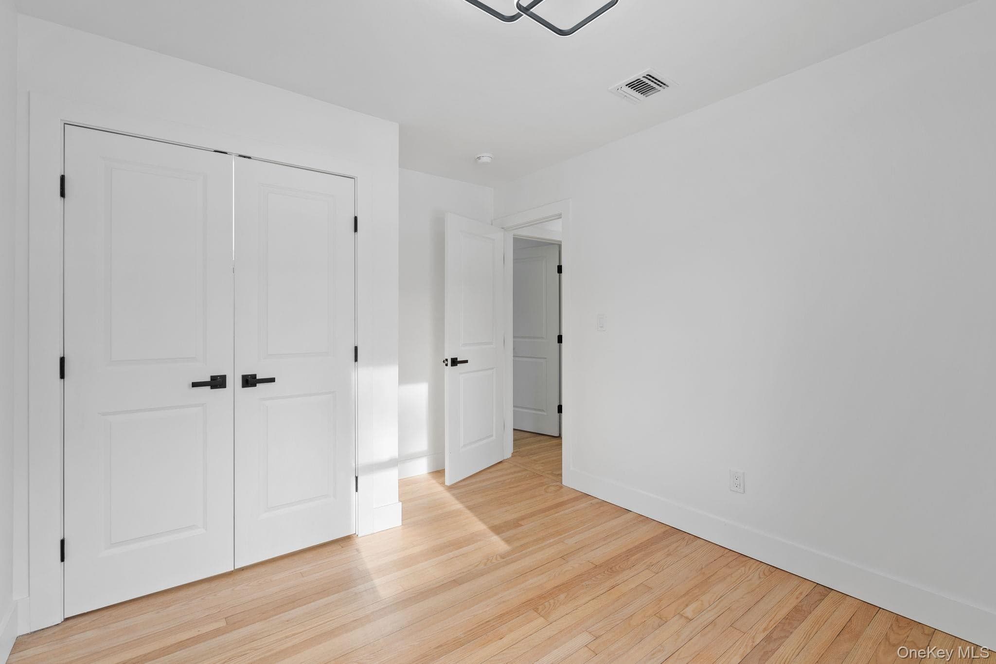 52 Rudolph Road thumbnail 14