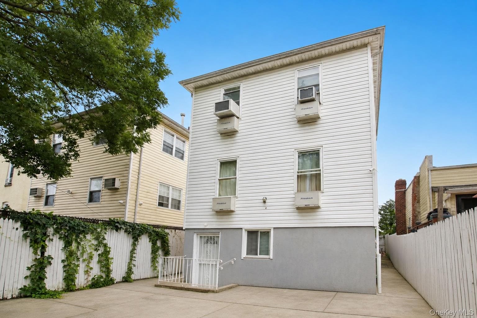 941 Crescent Street thumbnail 16