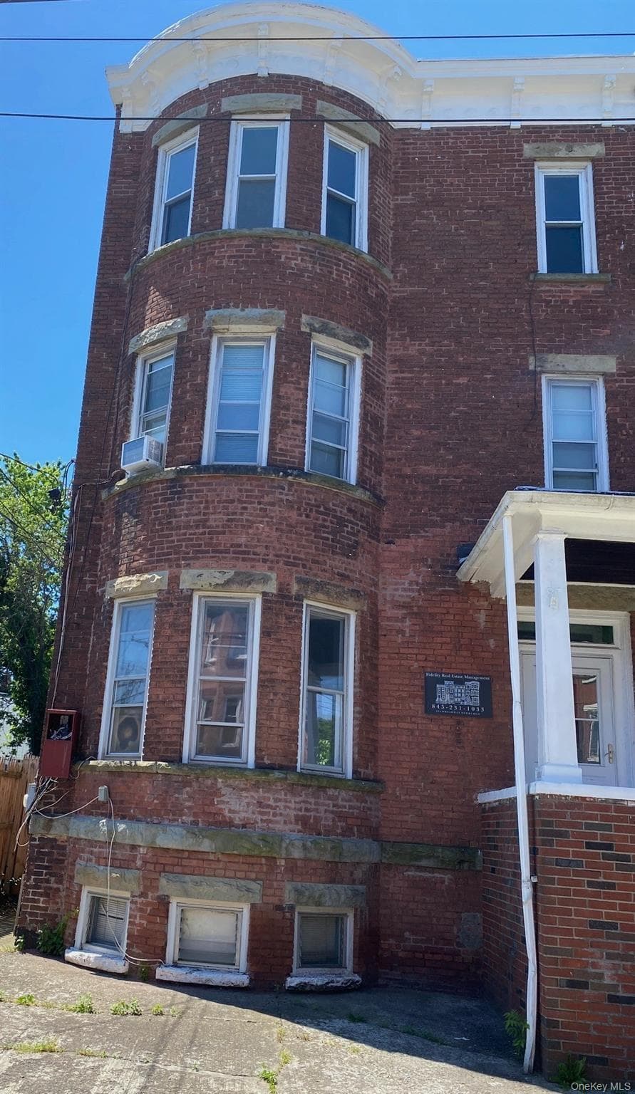 85 Overlook Place, Newburgh