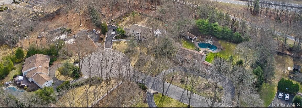 9 Jeanine Court, Dix Hills