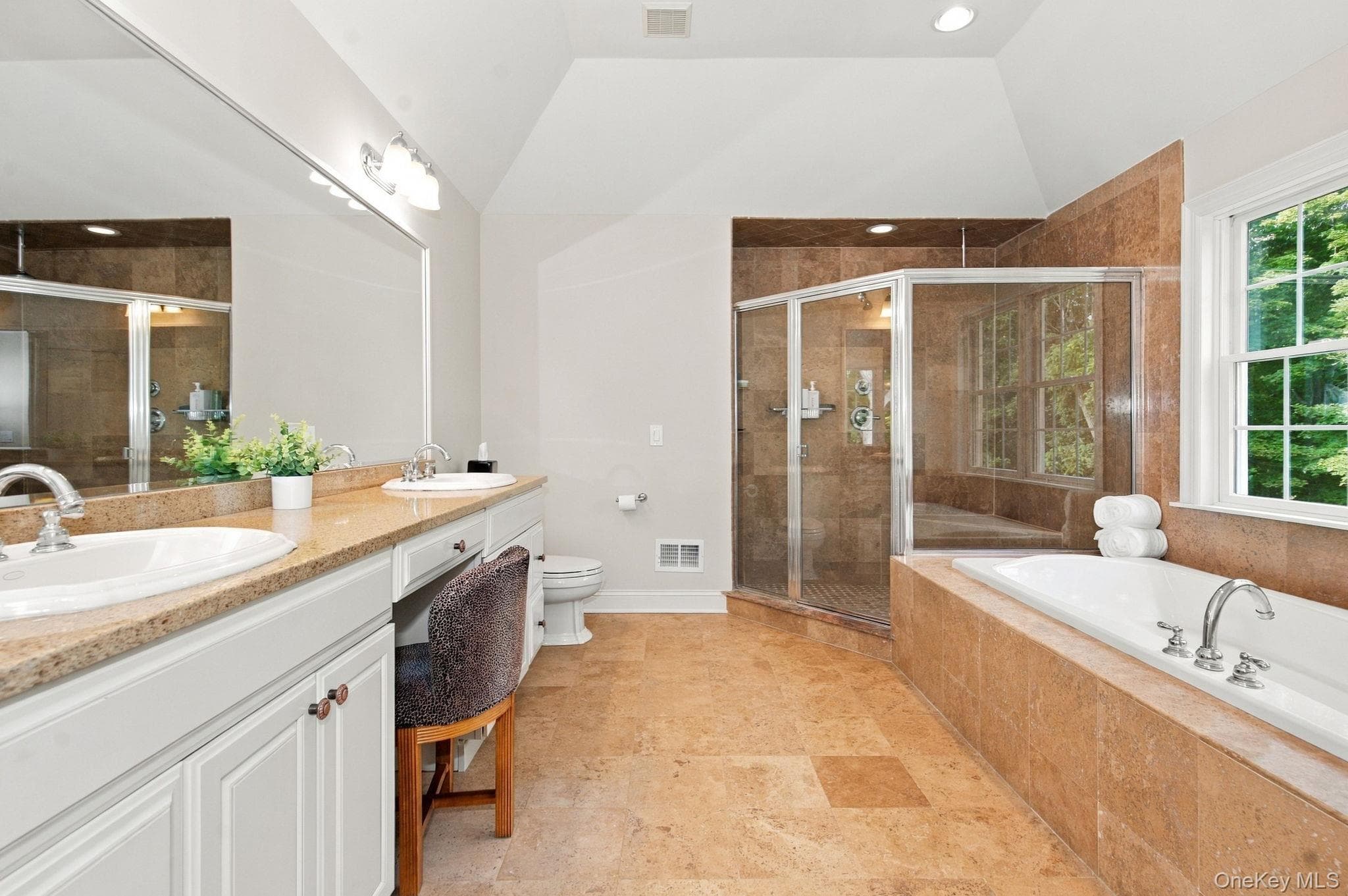 136 Dorchester Drive thumbnail 17