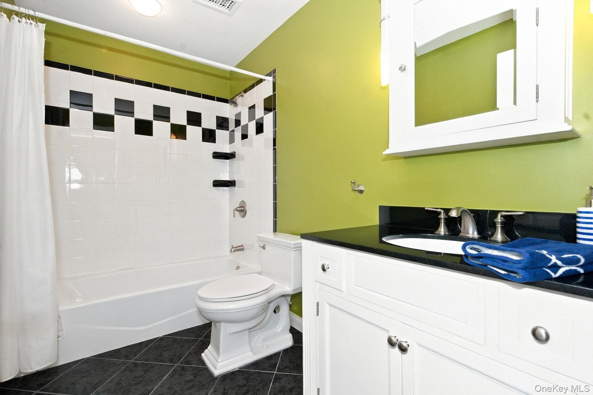 136 Dorchester Drive thumbnail 26