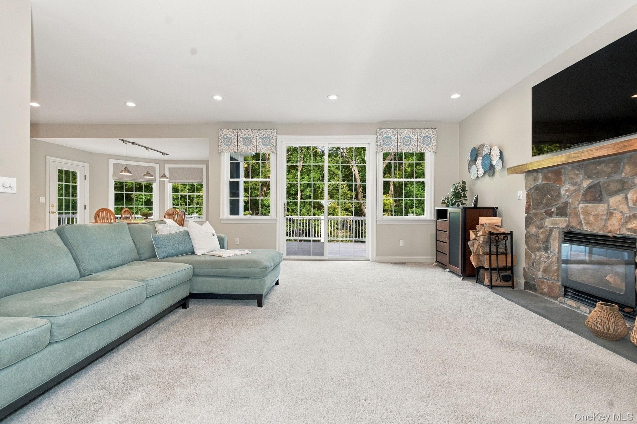 136 Dorchester Drive thumbnail 12