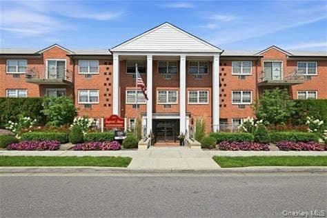 250 Village Avenue AVE Unit: C23, Rockville Centre