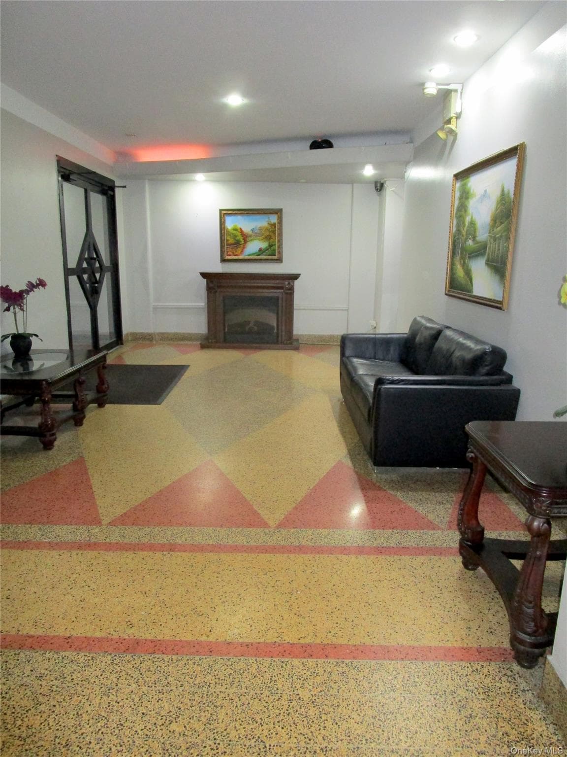 585 Mclean Avenue Unit: 2A thumbnail 2