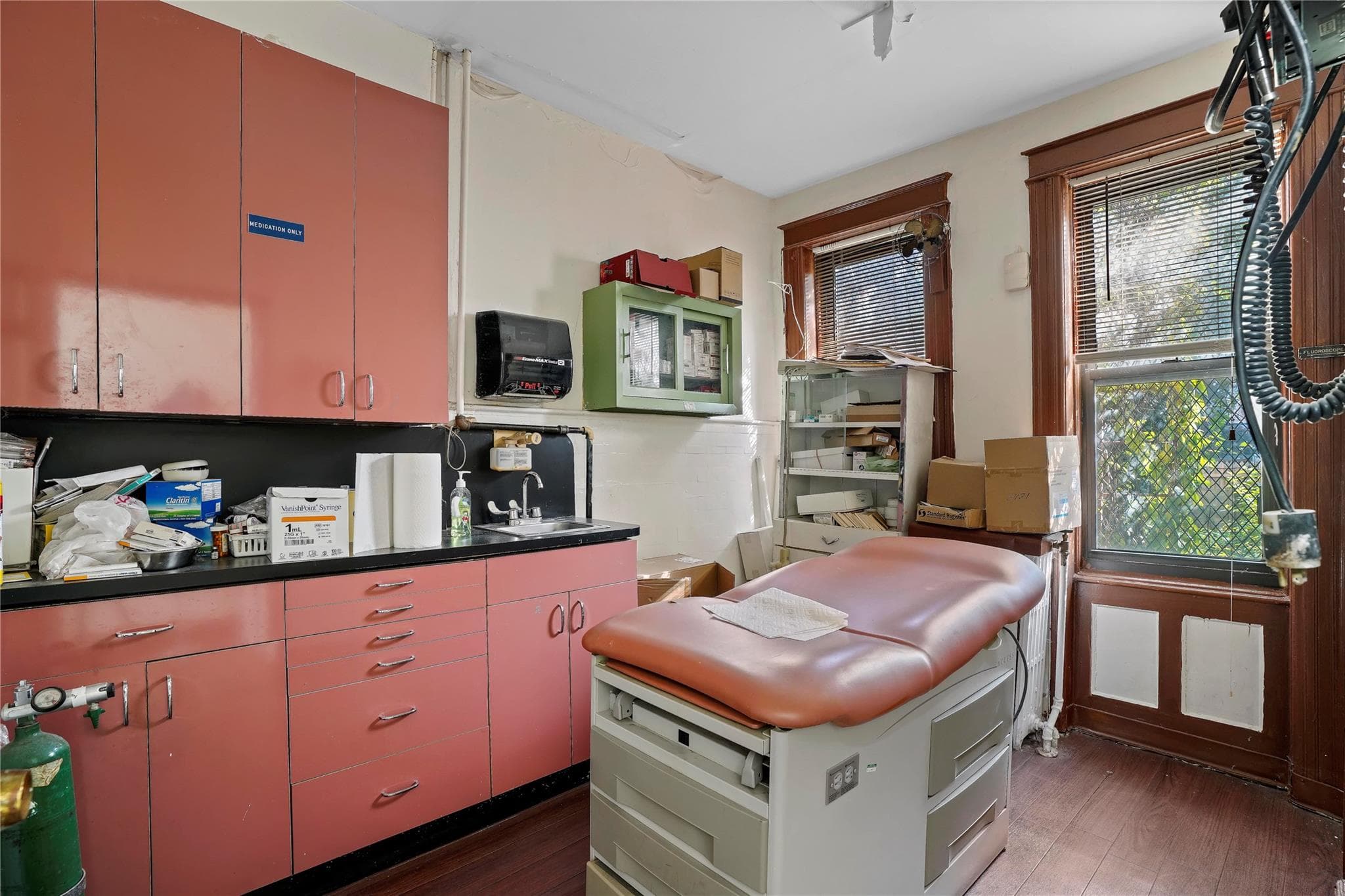 1670 Putnam Avenue thumbnail 8