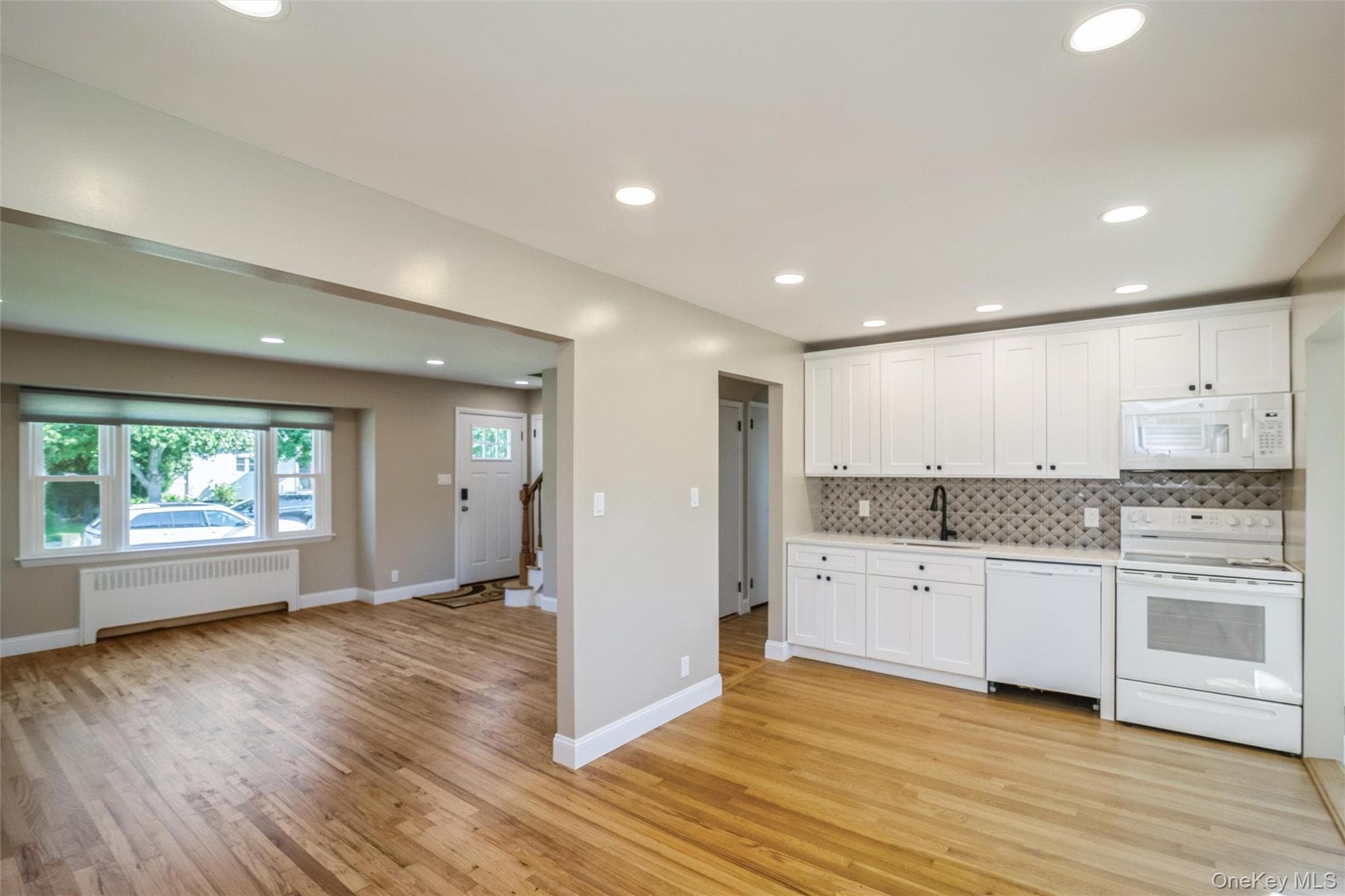 216 N Hawthorne Street thumbnail 9
