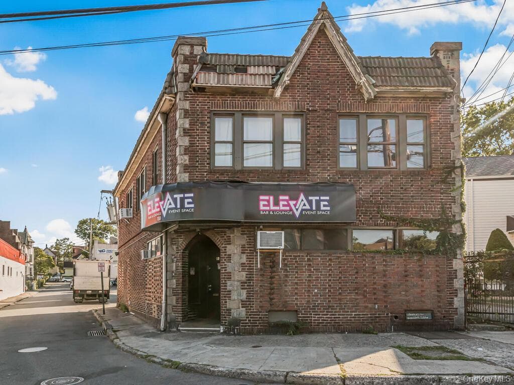 130 E 1st Street thumbnail 2