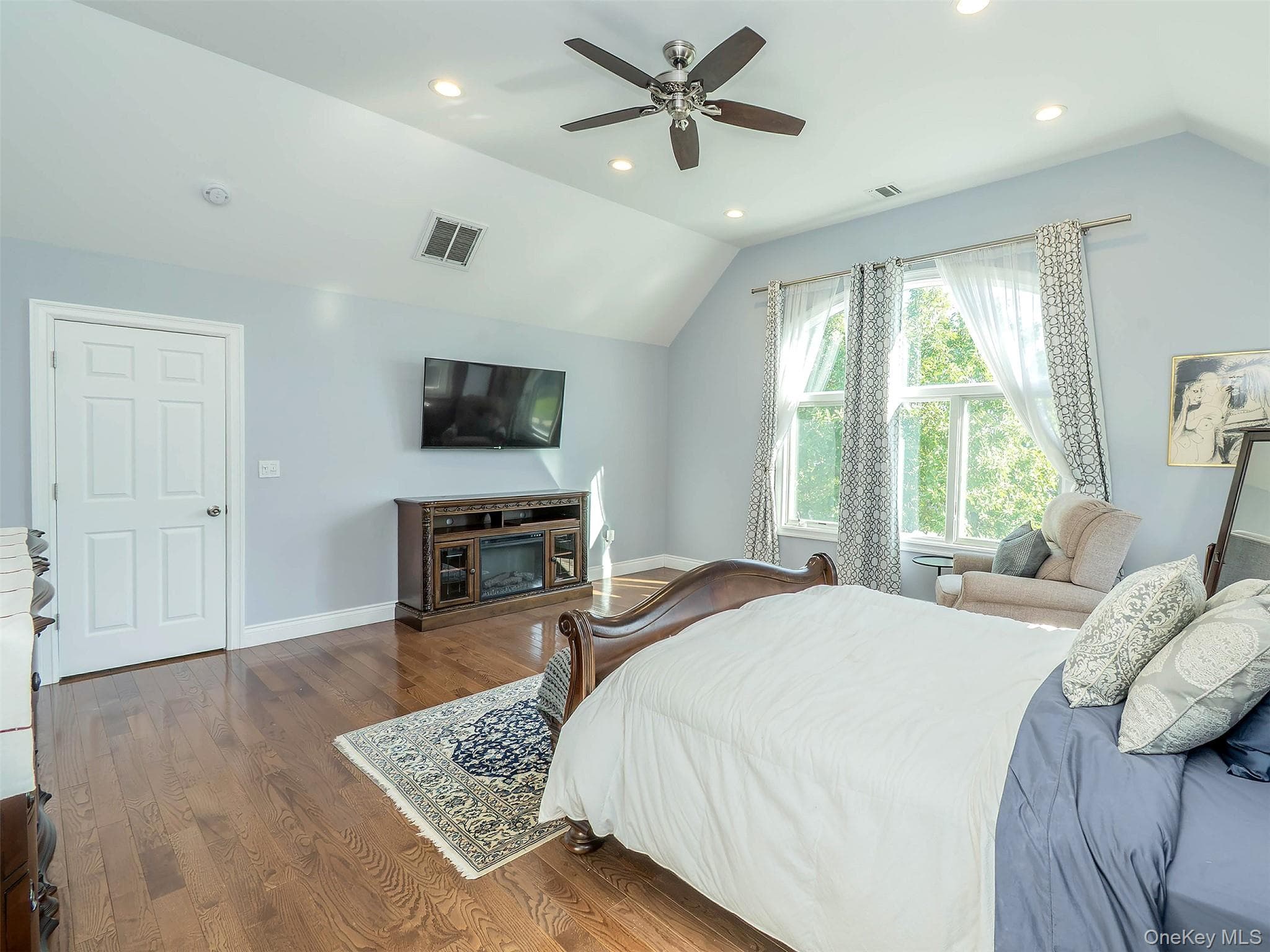 752 Kensington Court thumbnail 24