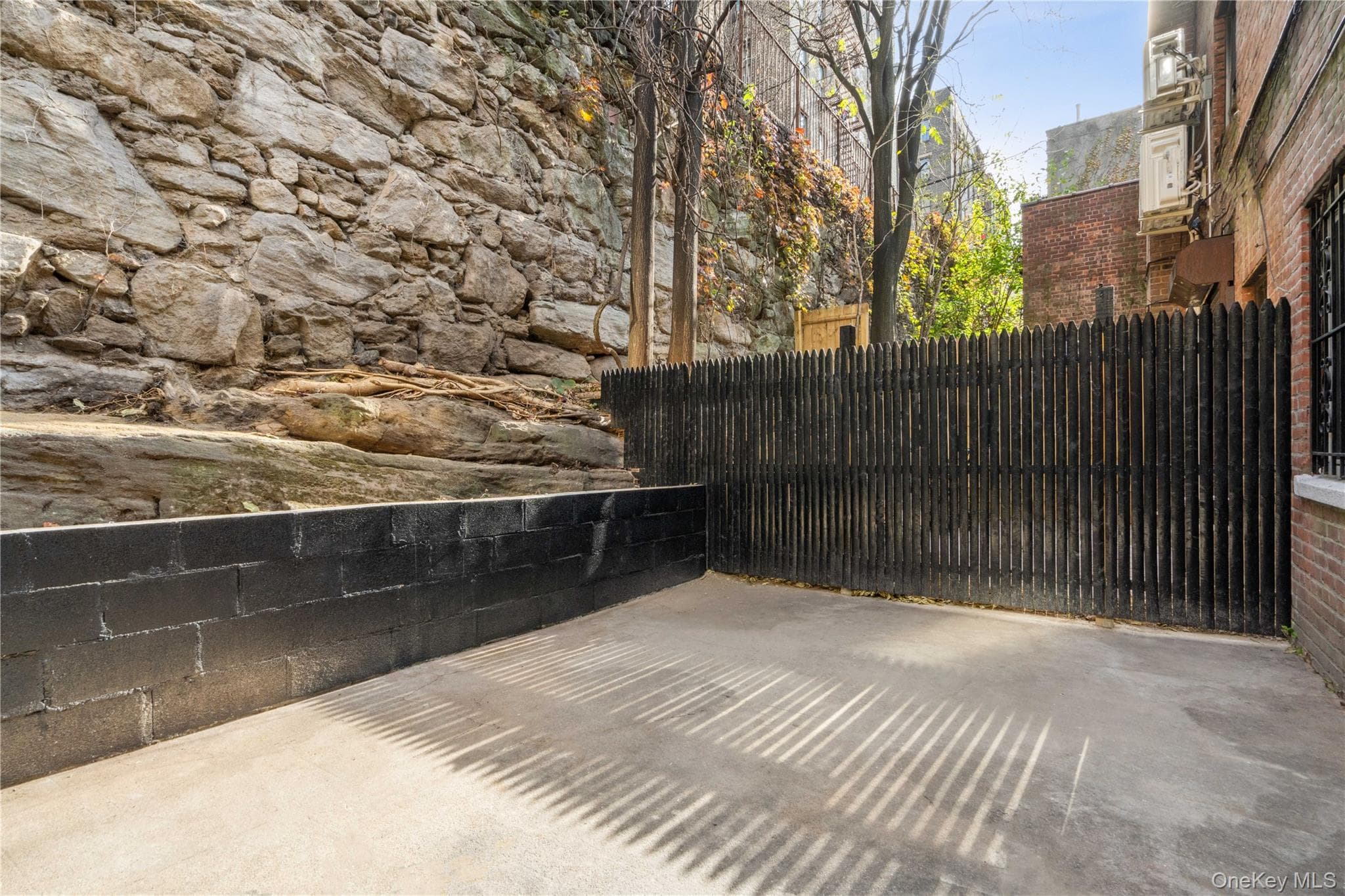 946 Gerard Avenue thumbnail 14