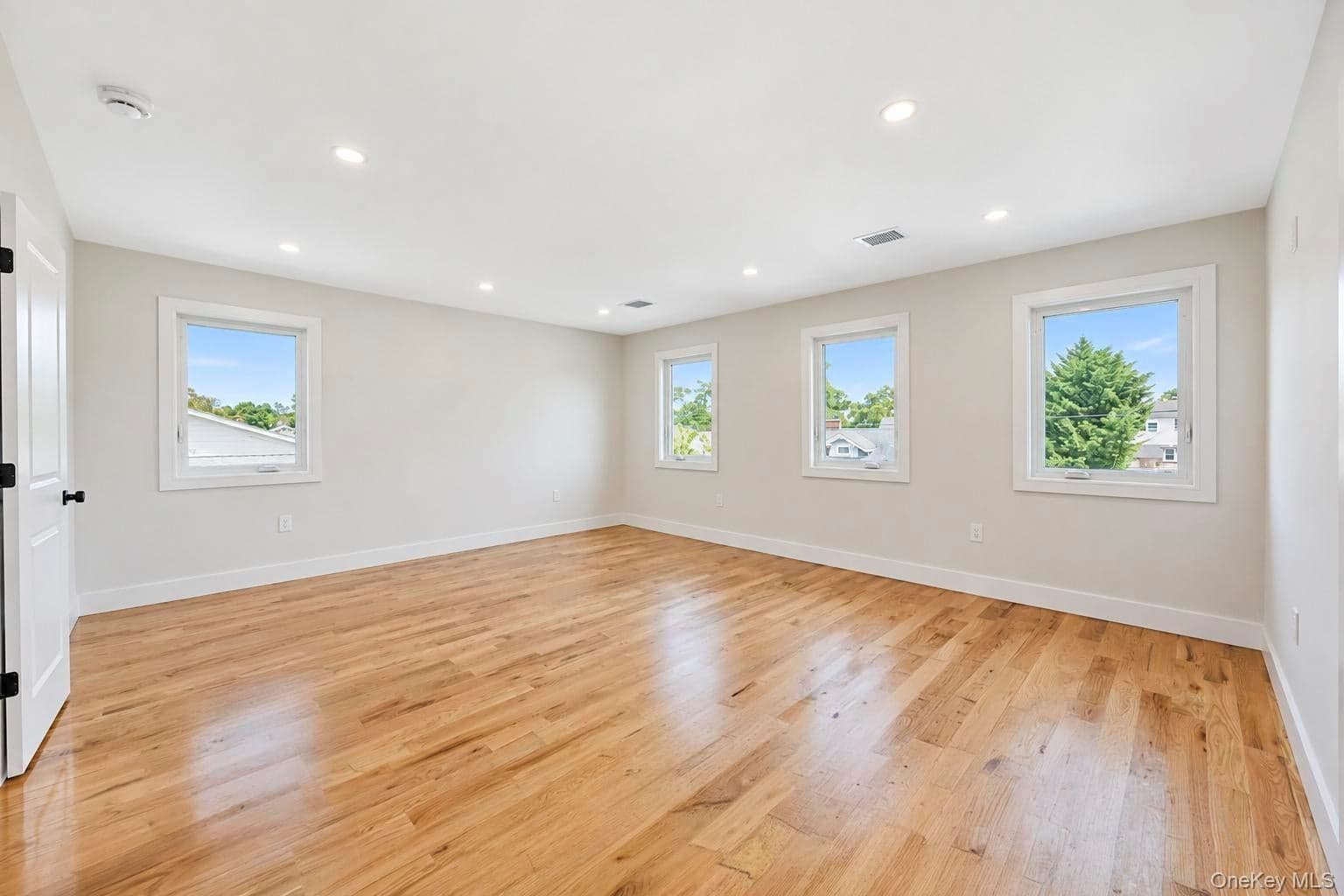 18 Sportsmans Avenue thumbnail 41