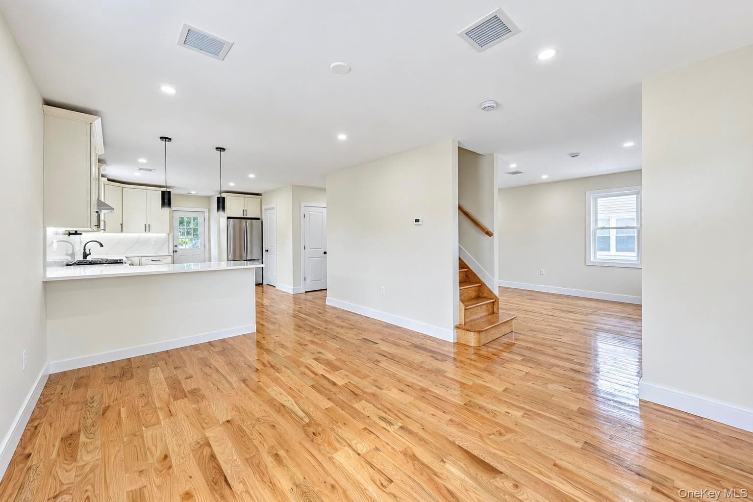 18 Sportsmans Avenue thumbnail 14