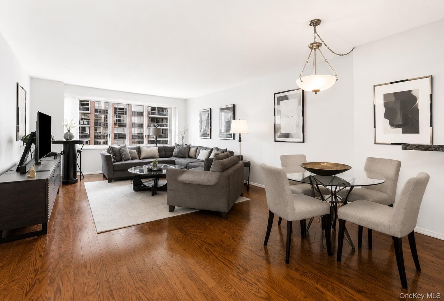 300 E 59th Street Unit: 1903 thumbnail 2