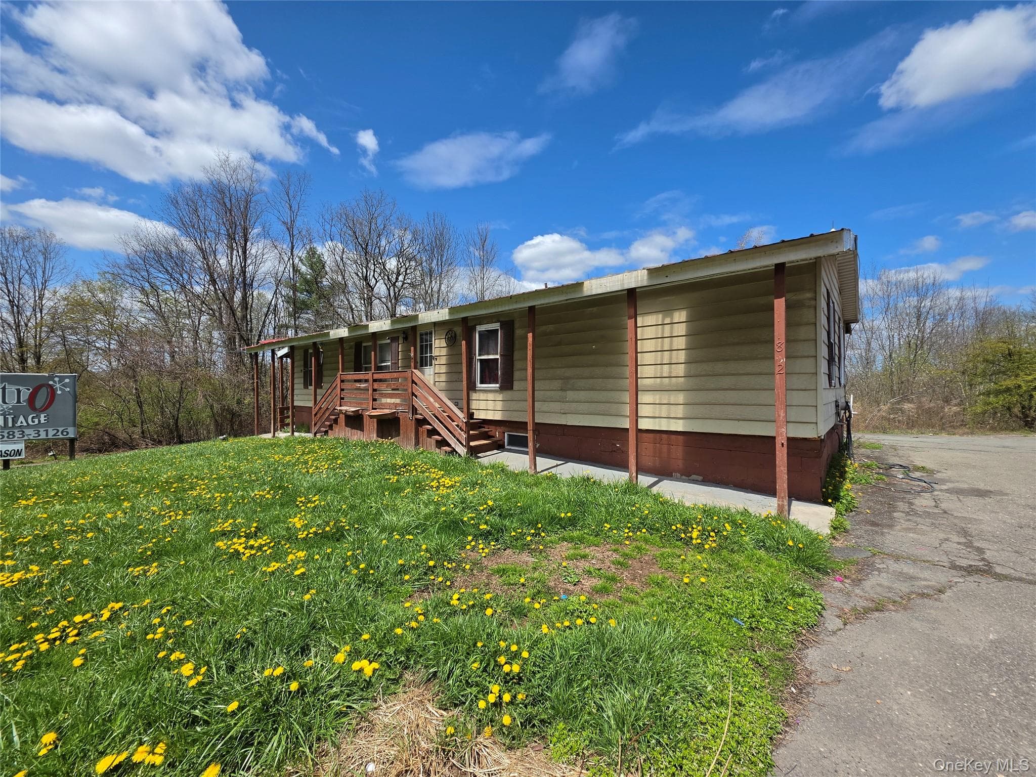 832 State Route 17b, Monticello