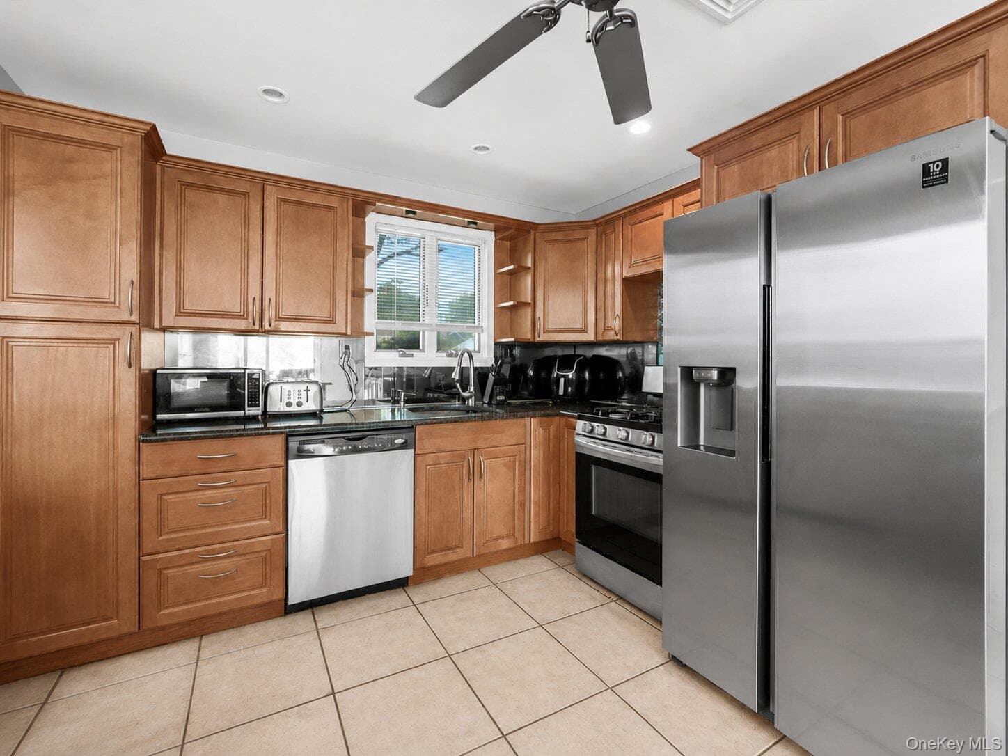 301 W 22nd Street thumbnail 3