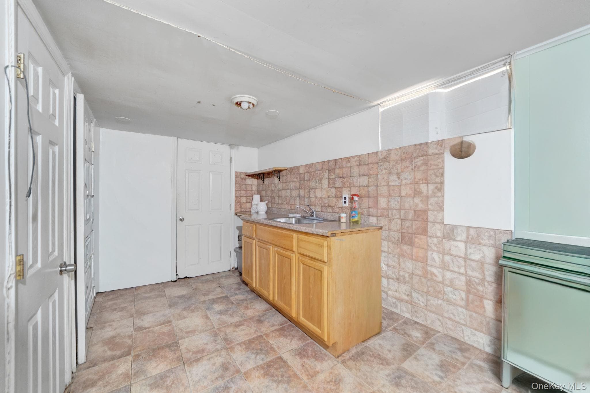1646 E 36th Street thumbnail 21