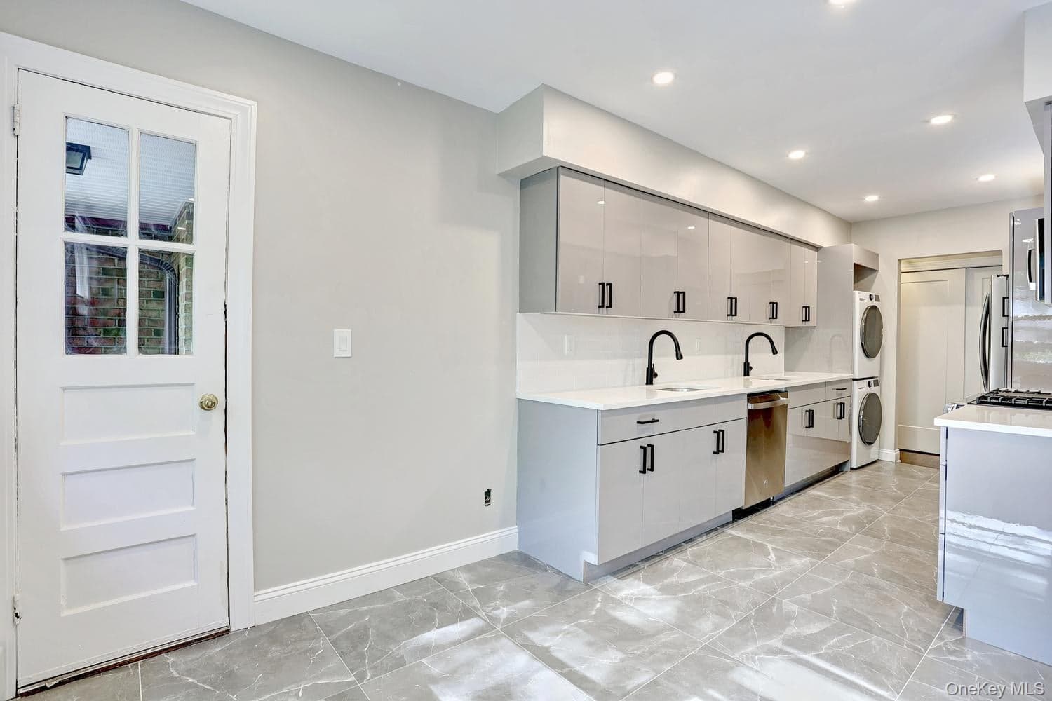152 Kearsing Parkway Unit: E thumbnail 6