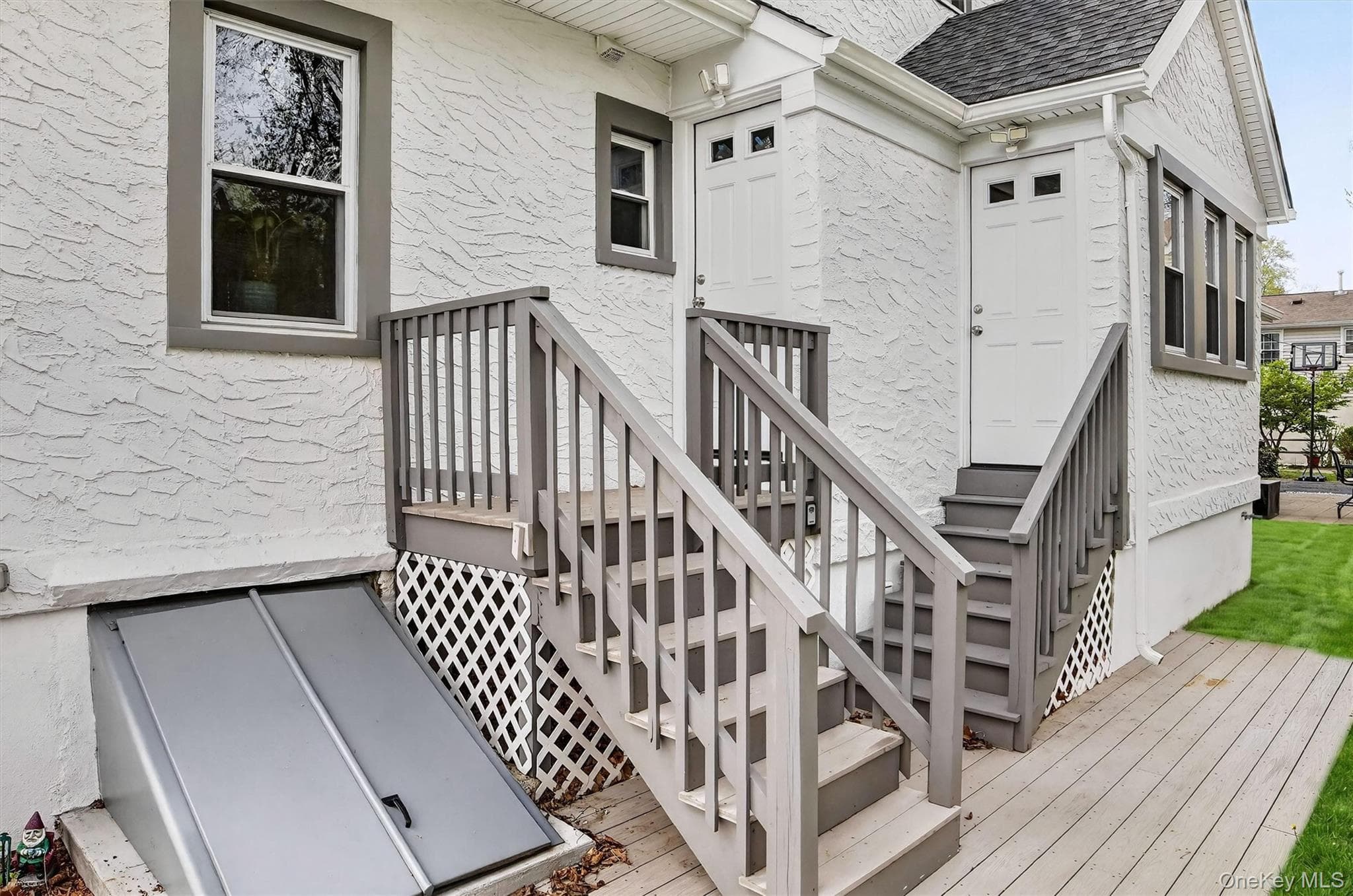 903 Howard Avenue thumbnail 32