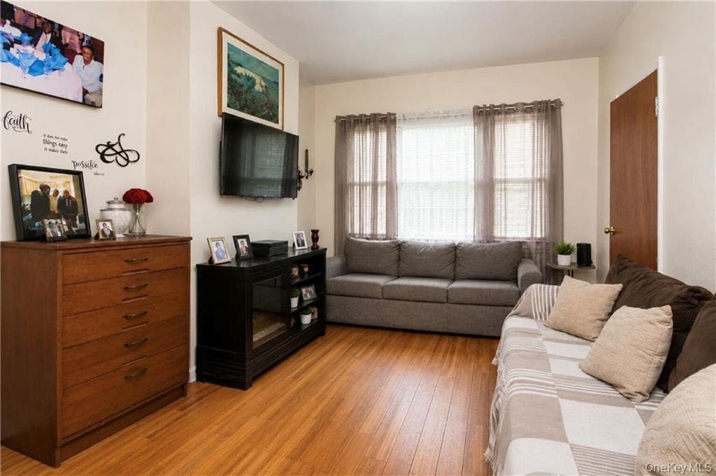 123 Milford Street thumbnail 3
