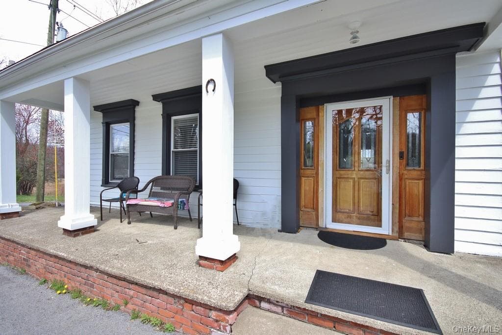 487 Black Meadow Road thumbnail 2