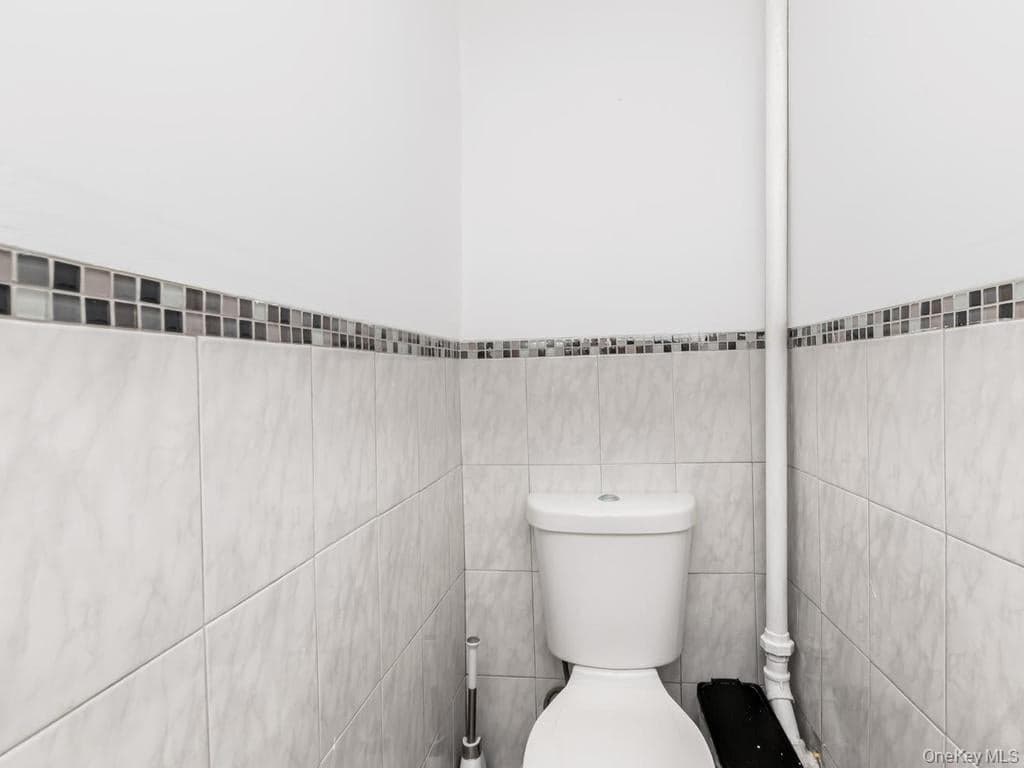 636 E 219th Street thumbnail 7
